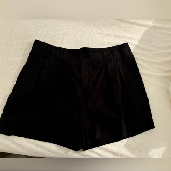 Banana Republic linen shorts - Picture 3 of 4